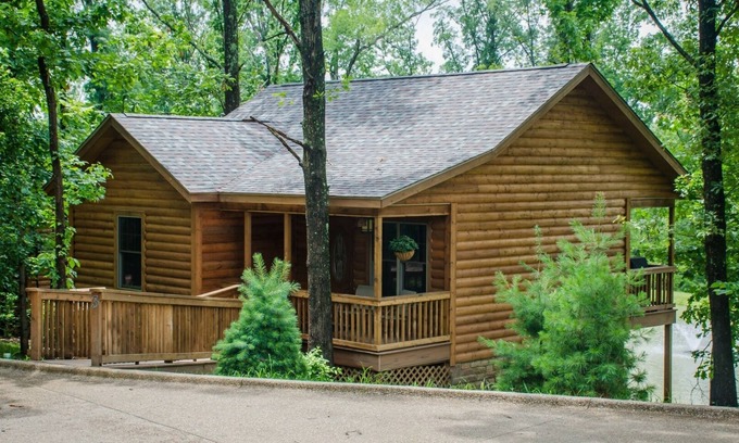 Carbondale Cabina | Wine Trail Cabin, 2015 Built, Carbondale, Southern IL - Parque Estatal Giant City