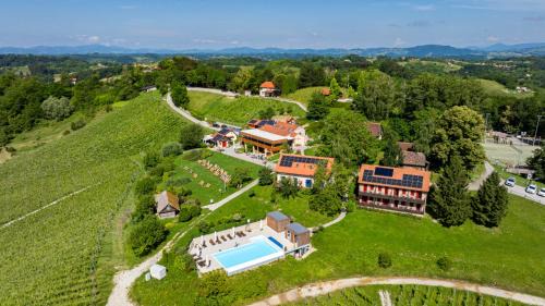 Skaricevo Complejo | Winery, Restaurant & Pension Vuglec Breg