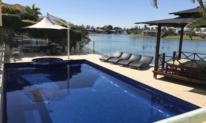 Broadbeach Waters Casa | GANADORA MEJOR CASA DE VACACIONES FAMILIAR 2017. CASA DE LUJO FRENTE AL MAR CON TODO