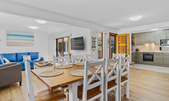 Tomakin Casa | Winnies on Sunpatch. Gorgeous, pet friendly home in fantastic location