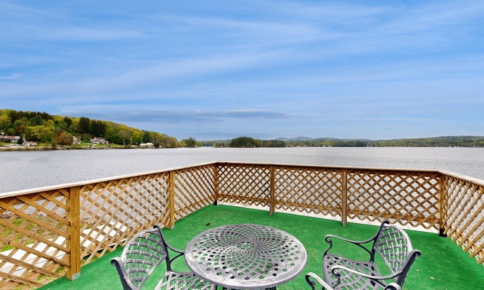 Lochmere Casa | Winnisquam Lake Retreat | House in Tilton with lakefront yard and gas grill
