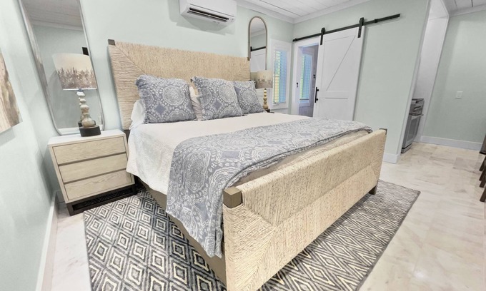 Rosemary Beach Villa | "Winston at Rosemary Flat" | Walk to the Beach & Rosemary Shops & Restaurants