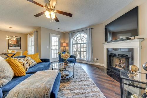 Winston - Salem Apartamento | Winston-Salem Condo with Balcony Steps to Golf!