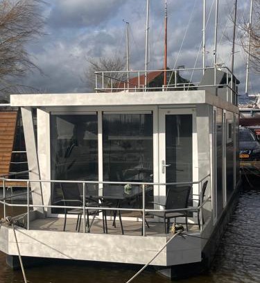Monnickendam Alquiler De Eote | Winter at our Houseboat "Oslo"