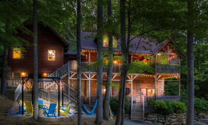Banner Elk Cabina | Family Vacation*Mystic Glow Jungle*KidsSafari*Pets*Firepit*HotTub*Luxe Amenities
