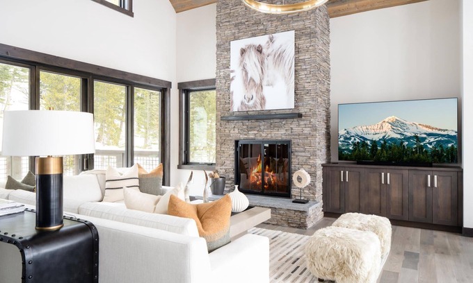 Spanish Peaks Casa | Winter Stays! Luxury, Ski-In Ski-Out Mountain Cabin! Game Room! Hot Tub!