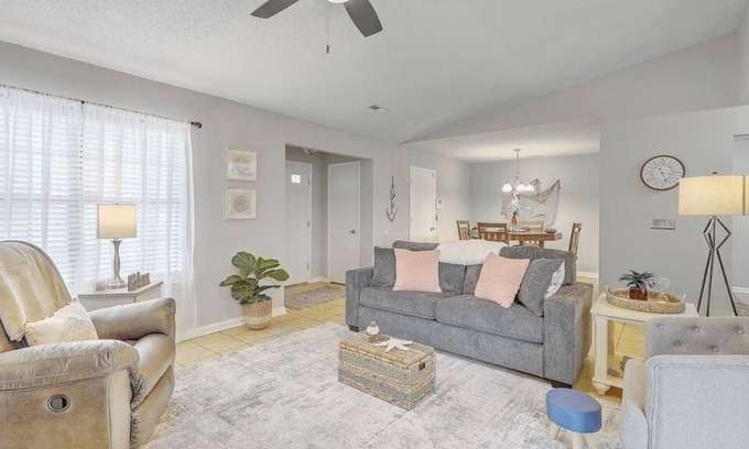 Ladson Casa | Wintrop · Fun Fresh Stay! Charleston, Beaches & Summerville!