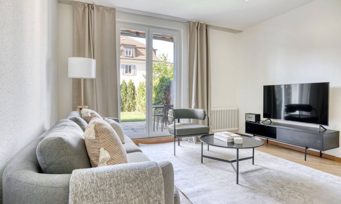 Wipkingen Apartamento | Wipkingen 2.5 Room w/ Storage & W/D, 2 mins to Mkt