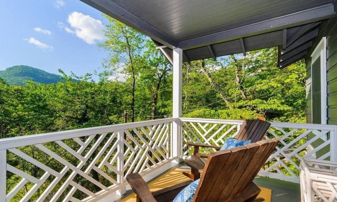 Lake Lure Casa | Wish Upon the Mtn: Lake Lure + Hot Tub + Views!