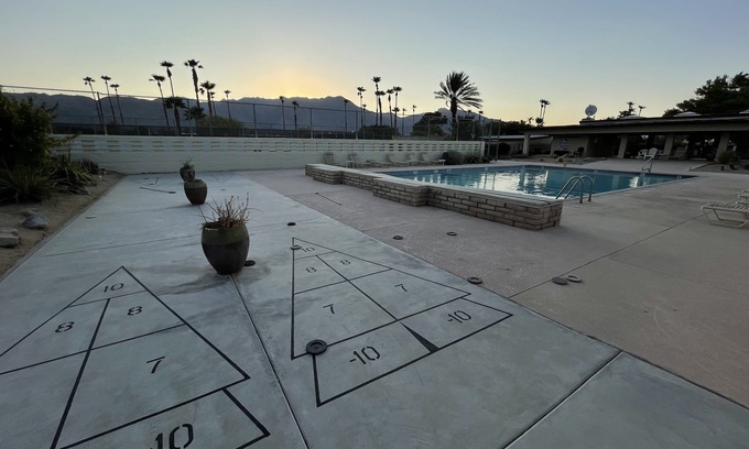 Borrego Springs Condominio | With EV charger -Mid Century Modern Close to Hiking, Golf,&Stargaze on the patio