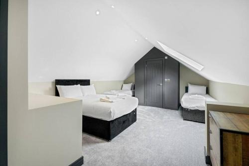 Forest Fields Apartamento | Wiverton Apt #5 - Central Location - Free Parking, Fast WiFi and Smart TV by Yoko Property