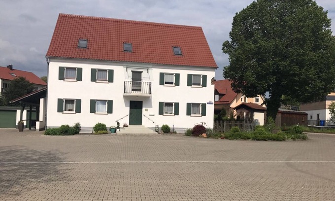 Dasing Apartamento | Wohnung Orange - Helle FeWo mit gemütlicher Sitzecke und kostenfreiem WLAN