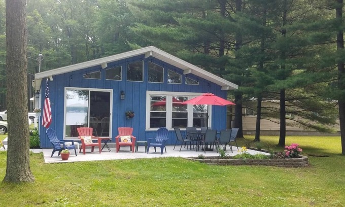 Baldwin Casa | Wolf Lake Cottage con una vista fabulosa del hermoso lago Wolf.