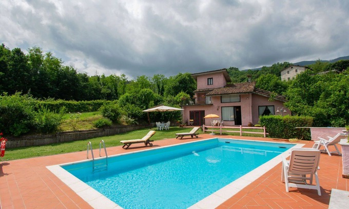 Camporgiano Casa | Maravillosa casa de vacaciones privada con piscina privada, WIFI, TV y mascotas permitida