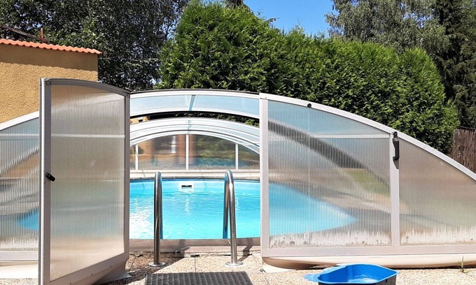 Stare Buky Casa | Casa de vacaciones privada con piscina privada, jacuzzi, WIFI, TV, terraza, mascotas permitida