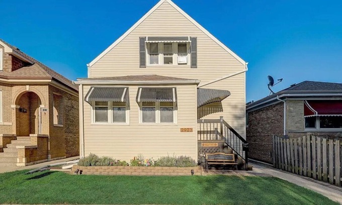 Belmont Cragin Casa | Wonderful 2 unit home