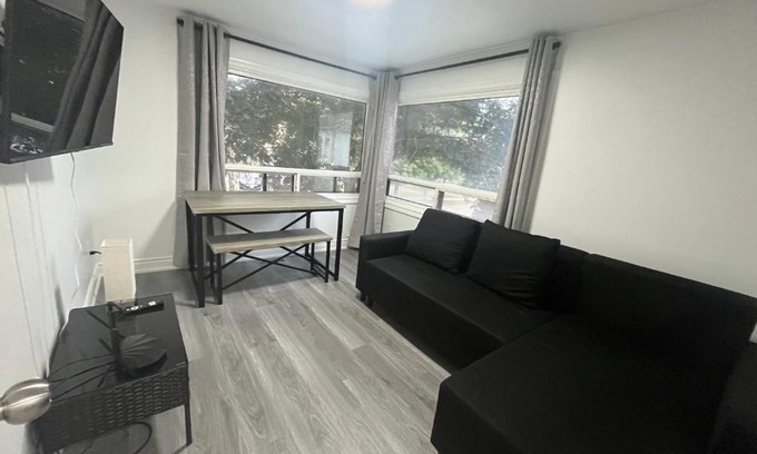 Pickering Apartamento | Wonderful 2nd floor unit in Pickering- Guild Home