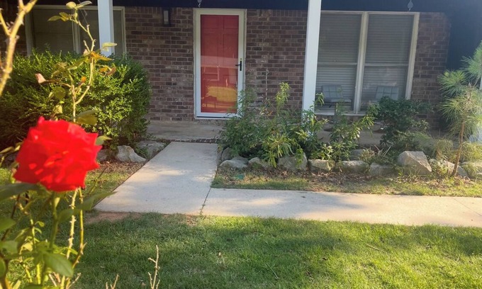 Fairburn Casa | Wonderful 3-bedroom house 2-Full Bath 2-Living Room Game Room & Barn in Fairburn