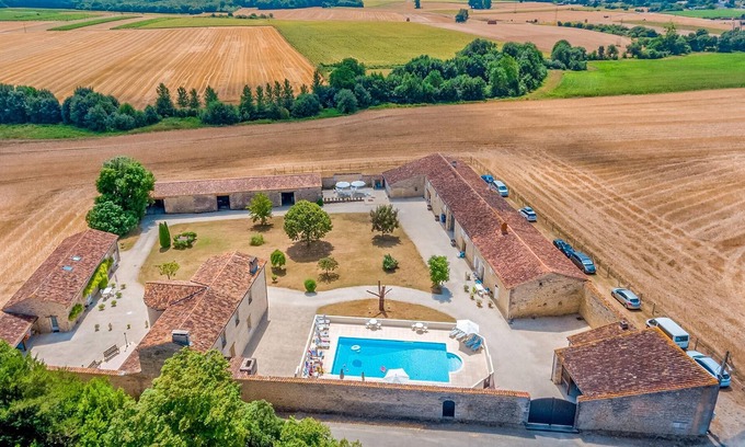 Saint-Hilaire-de-Villefranche Casa | Alojamiento de 2 habitaciones en JUICQ