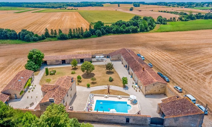 Saint-Hilaire-de-Villefranche Casa | Alojamiento de 3 habitaciones en JUICQ