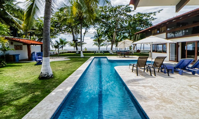 Cerro Plano Casa | Wonderful beachfront property with pool, patio, & beach gear - snowbirds welcome