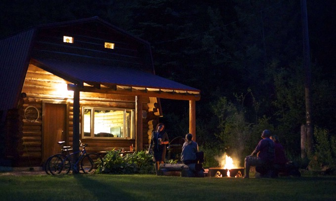 Essex Casa | Maravillosa cabaña que bordea el Parque Nacional Glacier y Great Bear Wilderness