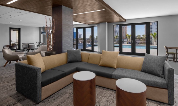 Clearwater Beach Hotel | Wonderful Florida Experience! 2 Comfortable Units, On-Site Restaurant, Pool