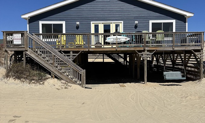 South Nags Head Casa | MARAVILLOSAS VISTAS AL OCÉANO EN ESTA ACOGEDORA CASA DE PLAYA