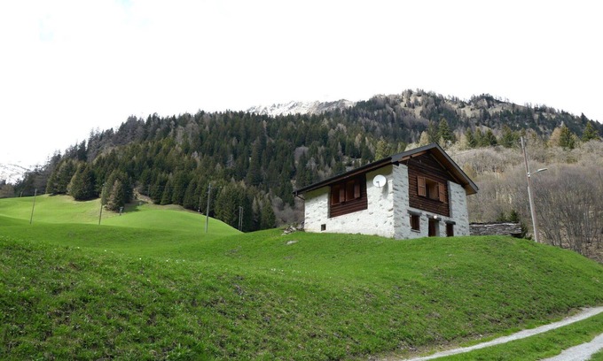 Blenio Casa | Maravillosa casa de vacaciones privada con WIFI, TV, mascotas permitida y vista panorámica