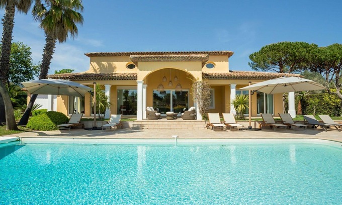 Les Restanques Villa | Preciosa casa de vacaciones privada con WIFI, A/C, piscina privada, TV, terraza y mascotas permitida