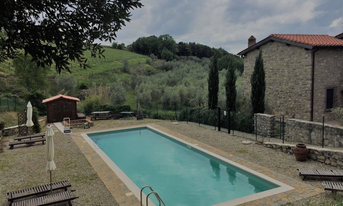 Villa A Sesta Villa | Casa de vacaciones privada con WIFI, A/C, piscina, TV, patio, vista panorámica, cerca de Siena
