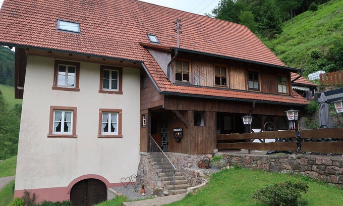 Obersimonswald Casa | Maravillosa casa de vacaciones privada para 18 personas con WIFI, TV, terraza y mascotas permitida