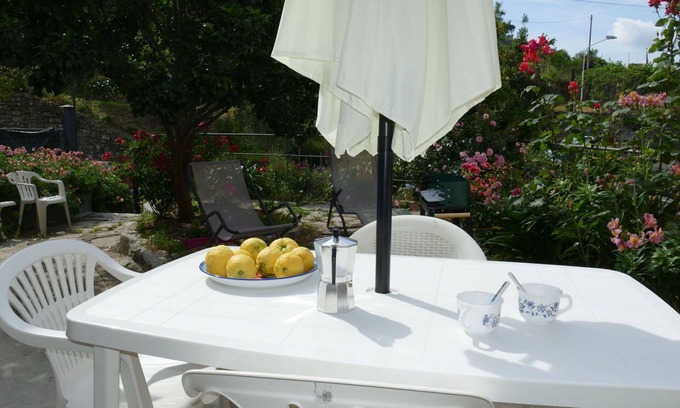 Chiusanico Casa | Preciosa casa de vacaciones privada para 6 personas con WIFI, TV, patio y mascotas permitida