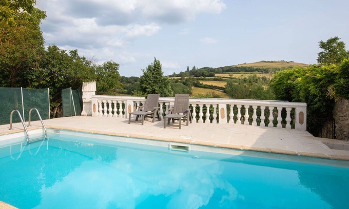 Epertully Casa | Maravillosa casa de vacaciones privada con piscina privada, WIFI, TV, patio y vista panorámica