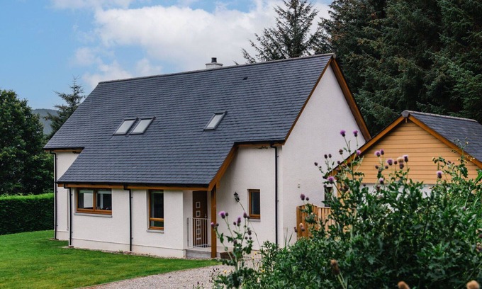 Drumnadrochit Villa | Preciosa casa de vacaciones privada con WIFI, TV, mascotas permitida y vista panorámica