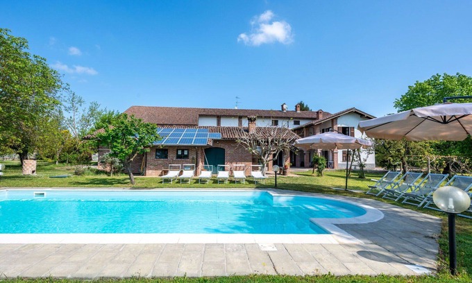 Basaluzzo Villa | Casa de vacaciones privada con piscina privada, jacuzzi, WIFI, TV, patio, vista panorámica