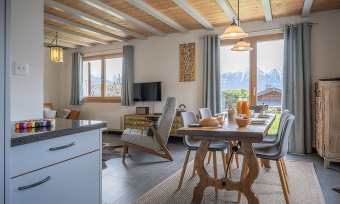 Chamoson Casa | Preciosa casa de vacaciones privada con WIFI, jacuzzi, TV, terraza y mascotas permitida