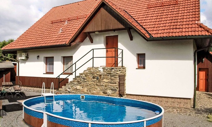 Vysocina Villa | Preciosa casa de vacaciones privada para 16 personas con WIFI, piscina privada, TV y patio