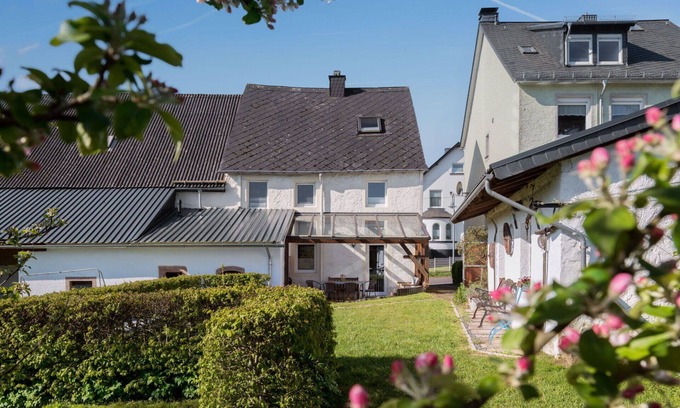 Manderscheid Casa | Estupenda casa de vacaciones privada para 7 personas con WIFI, TV y patio