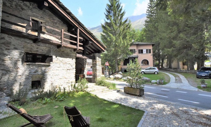 Madesimo Casa | Estupenda casa de vacaciones privada con WIFI, jacuzzi, TV, terraza, mascotas permitida