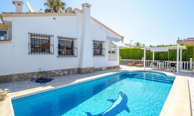 Quesada Casa | Estupenda casa de vacaciones privada con piscina privada, A/C, WIFI, terraza y mascotas permitida