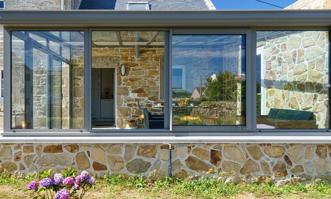 Plogoff Casa | Maravillosa casa de vacaciones privada para 6 personas con TV, terraza y mascotas permitida