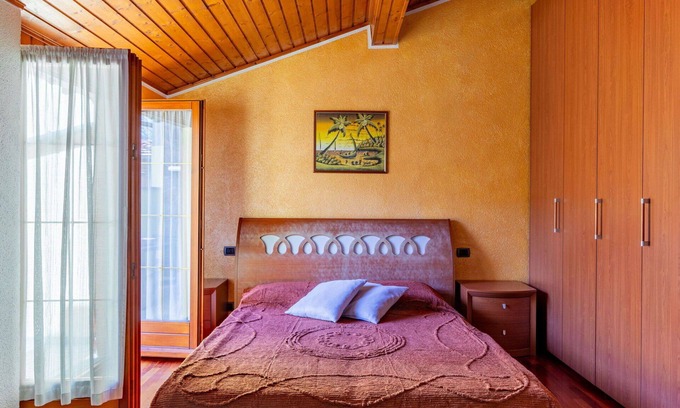 Corrido Casa | Estupenda casa de vacaciones privada con jacuzzi, WIFI, TV, terraza y mascotas permitida