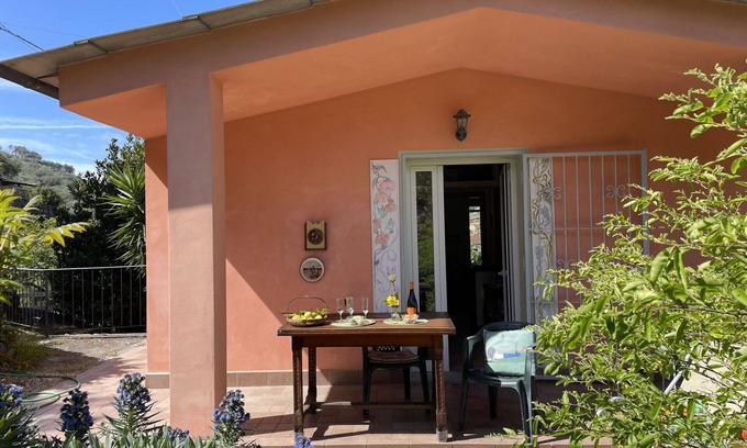 Costa dʼOneglia Casa | Estupenda casa de vacaciones privada para 4 personas con A/C, WIFI, TV, patio y mascotas permitida