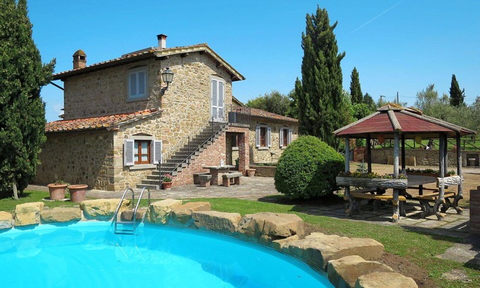 Oliveto Villa | Maravillosa casa de vacaciones privada con WIFI, piscina privada, TV, patio y mascotas permitida