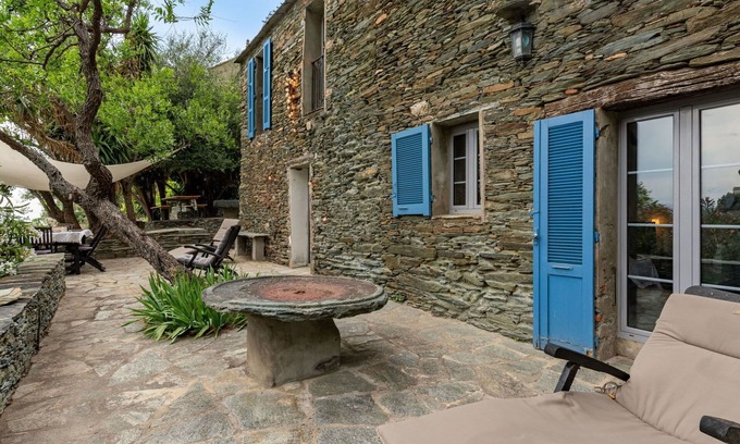 Nonza Casa | Estupenda casa de vacaciones privada para 6 personas con WIFI, A/C, TV, terraza y mascotas permitida