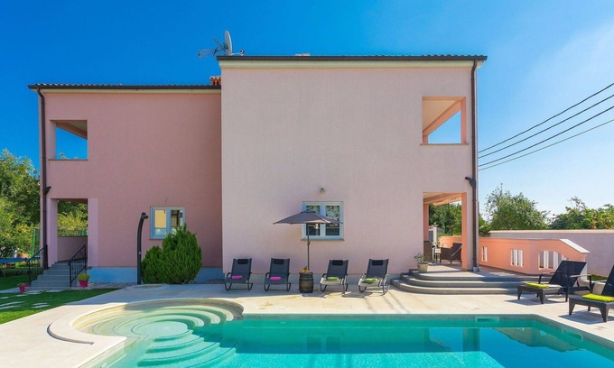 Orihi Casa | Estupenda casa de vacaciones privada con piscina privada, WIFI, A/C, TV, terraza, mascotas permitida