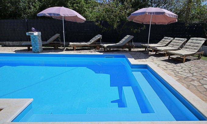 Labin Casa | Preciosa casa de vacaciones privada con A/C, piscina privada, WIFI, TV, terraza y mascotas permitida