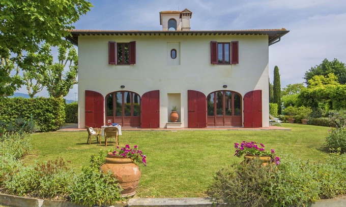 Lari Villa | Estupenda casa de vacaciones privada para 9 personas con WIFI, TV y patio