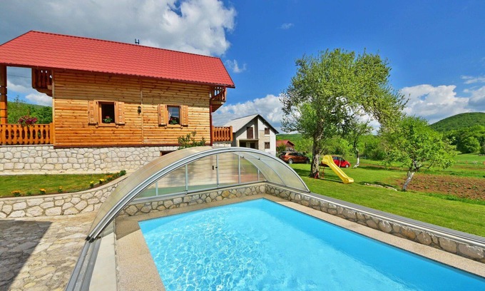 Krivi Put Casa | Maravillosa casa de vacaciones privada con A/C, WIFI, jacuzzi, piscina, TV, terraza